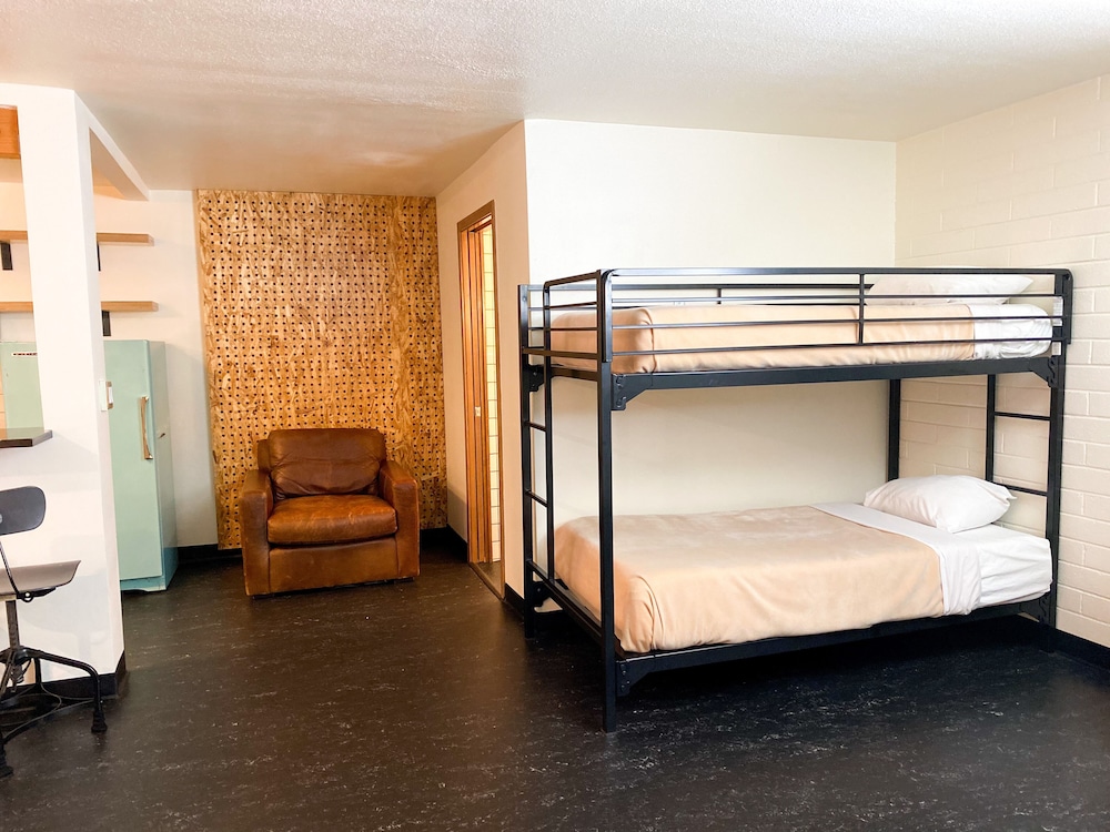 University Inn 30/63
