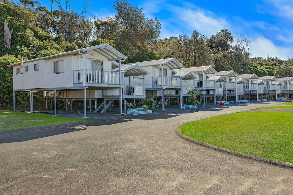 BLUE LAGOON BEACH RESORT 60/67