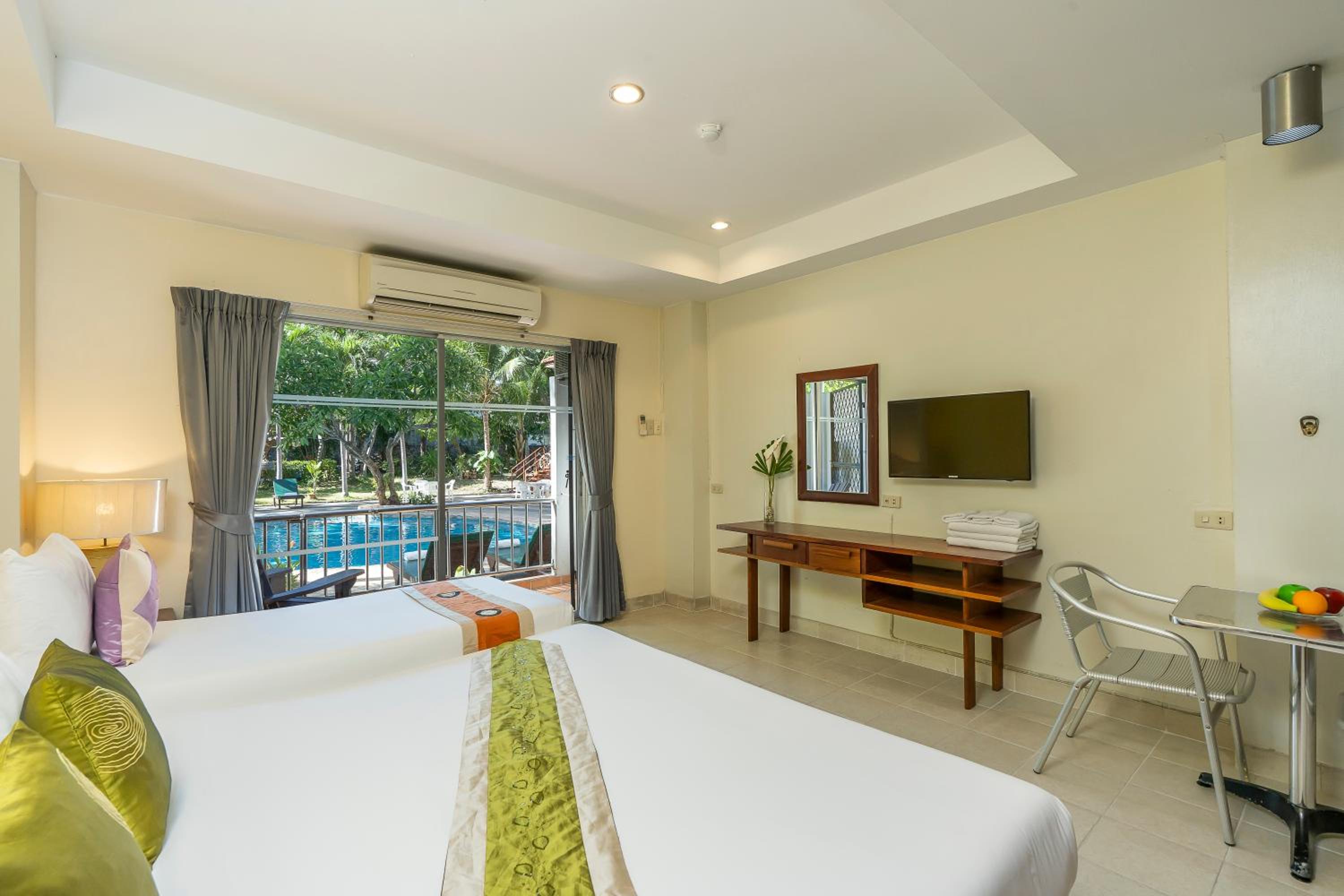 Standard, Triple, 1 King and 1 Single Beds, Pool Access