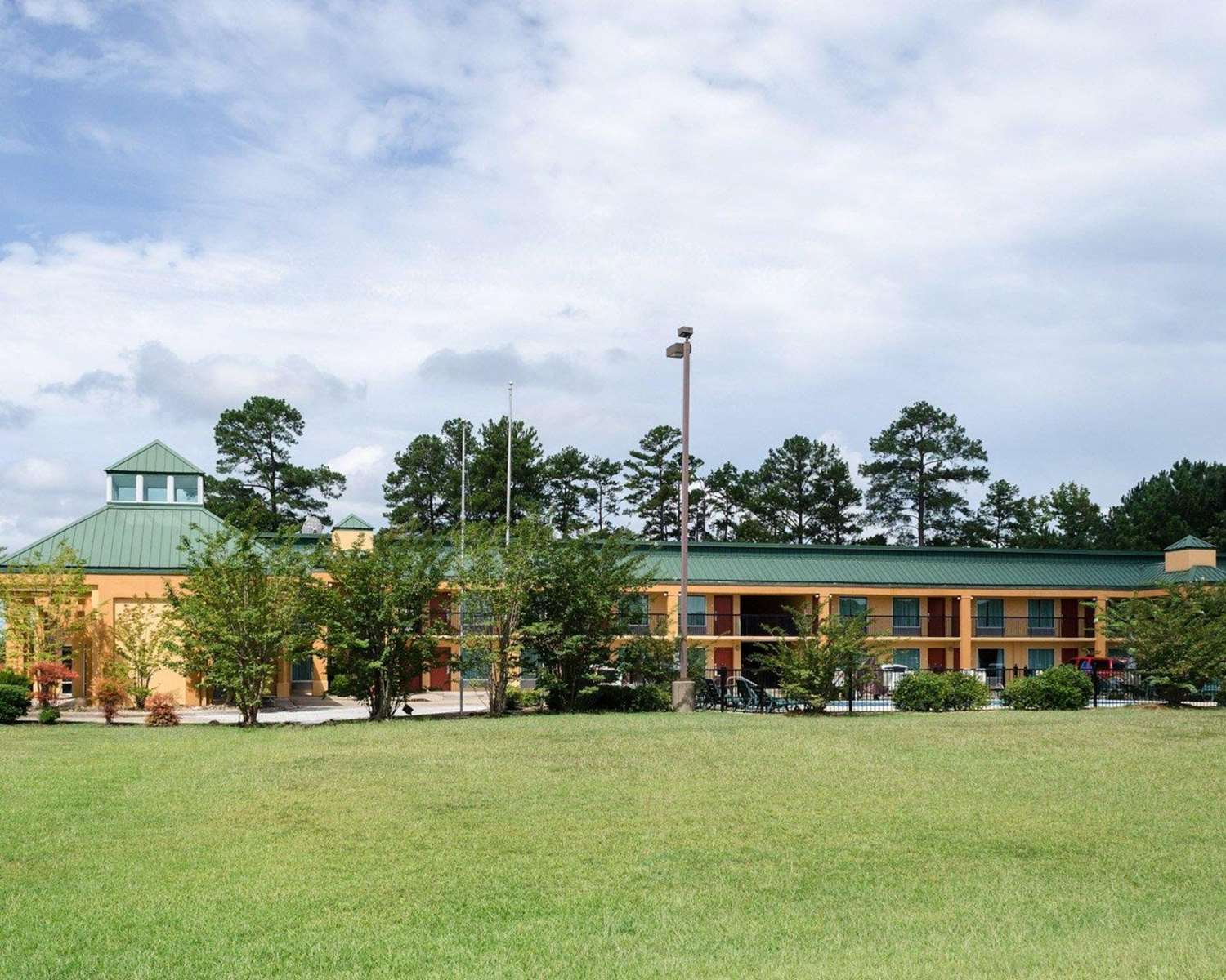 Quality Inn Louisville MS 3/22