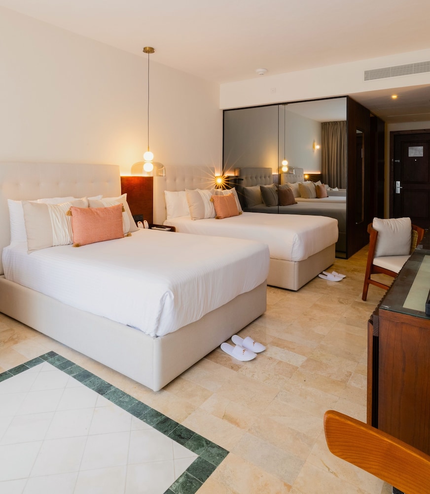 Select, Swim Out, Junior Suite, Family, 2 Double Beds, Sofa