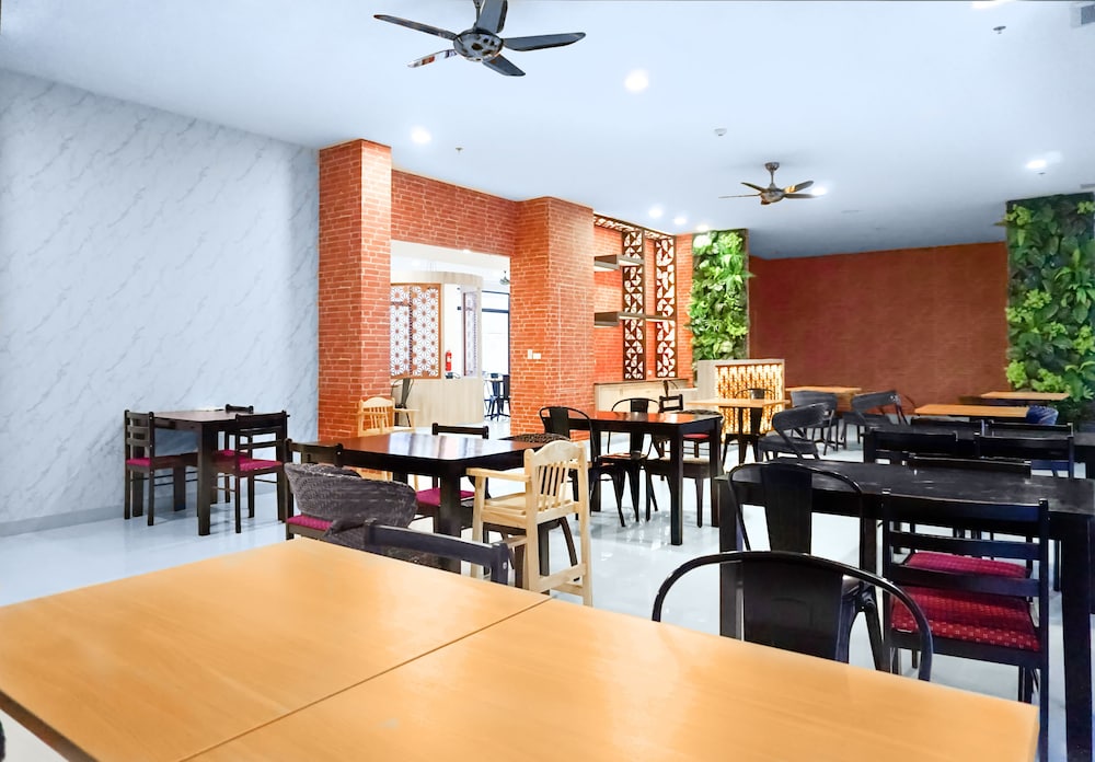 PHOENIX HOTEL KARON BEACH 25/50