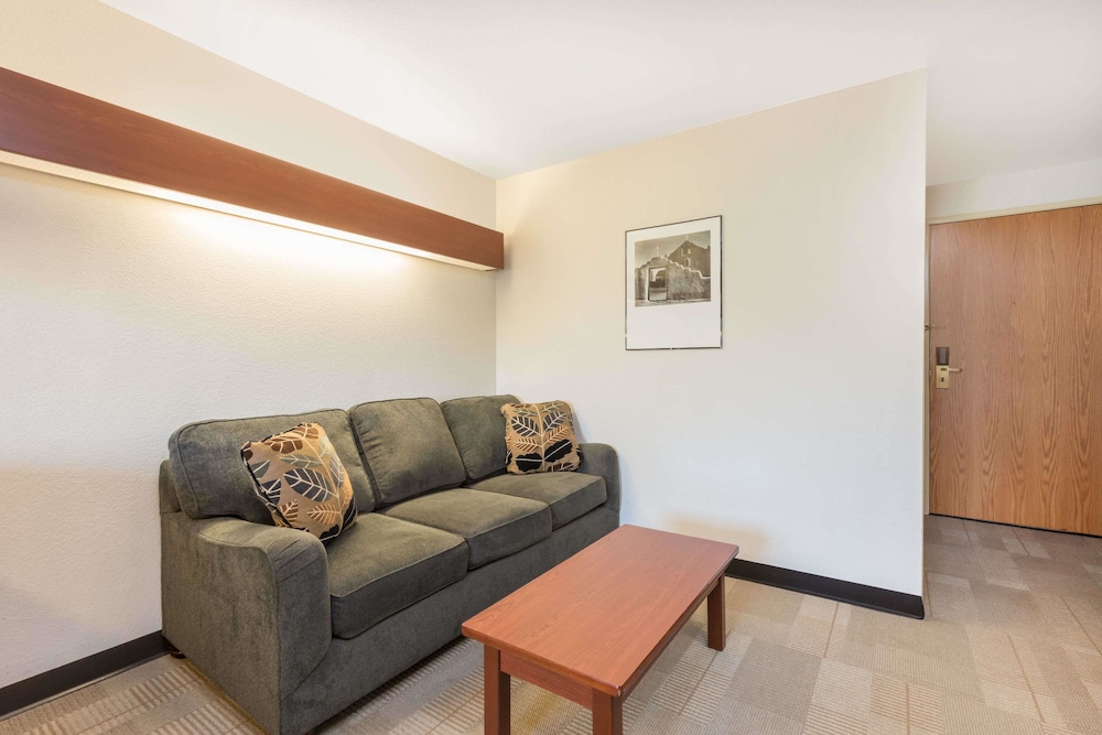 Microtel Inn and Suites by Wyndham Sainte Genevieve 17/25