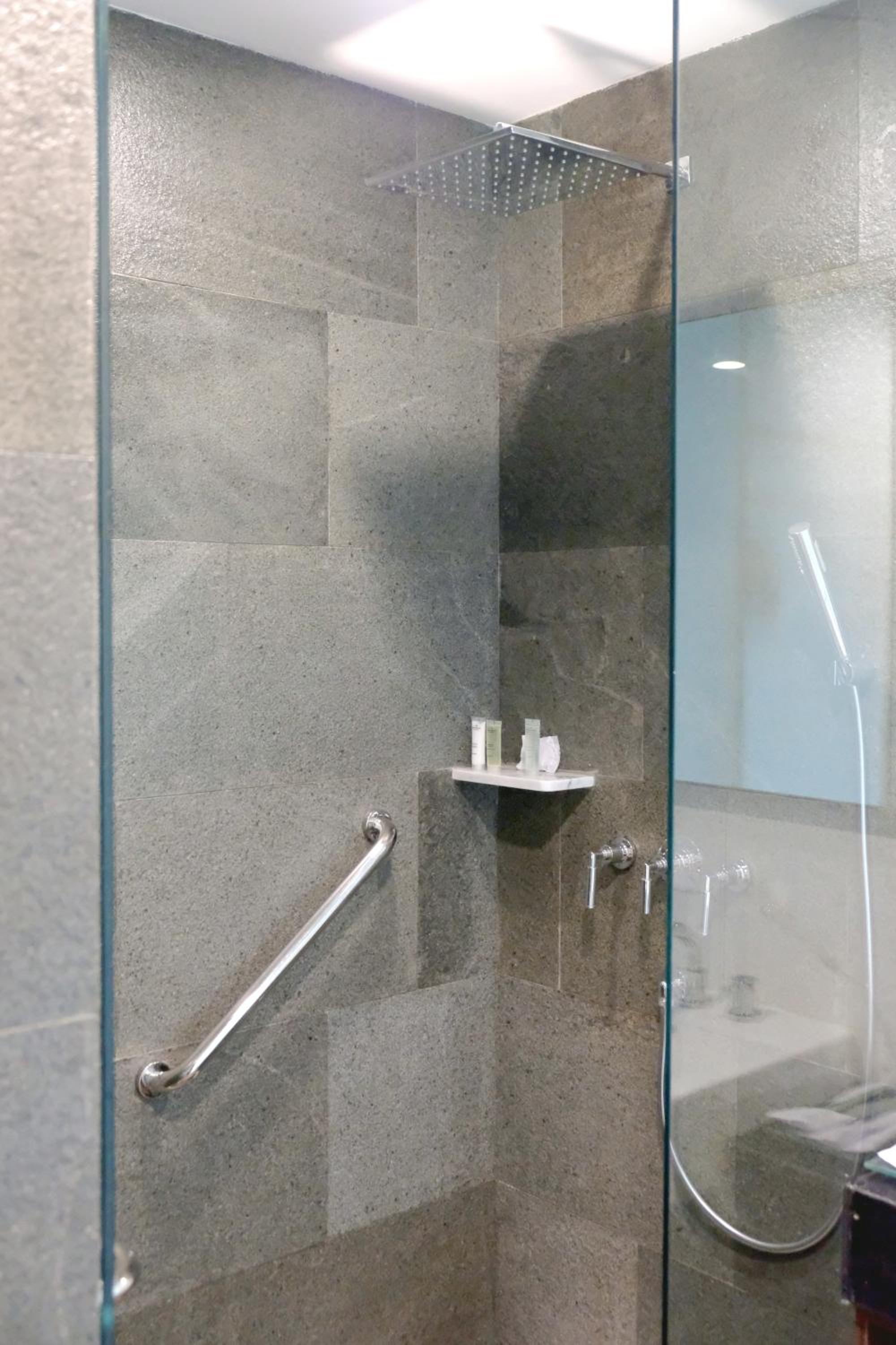 Hotel Santika Premiere Ambon 50/51