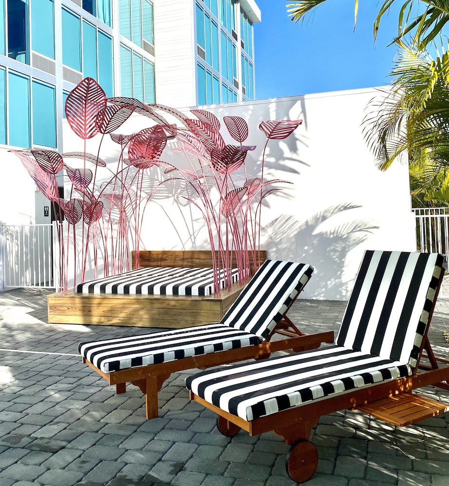 Kompose Hotel Sarasota 5/49