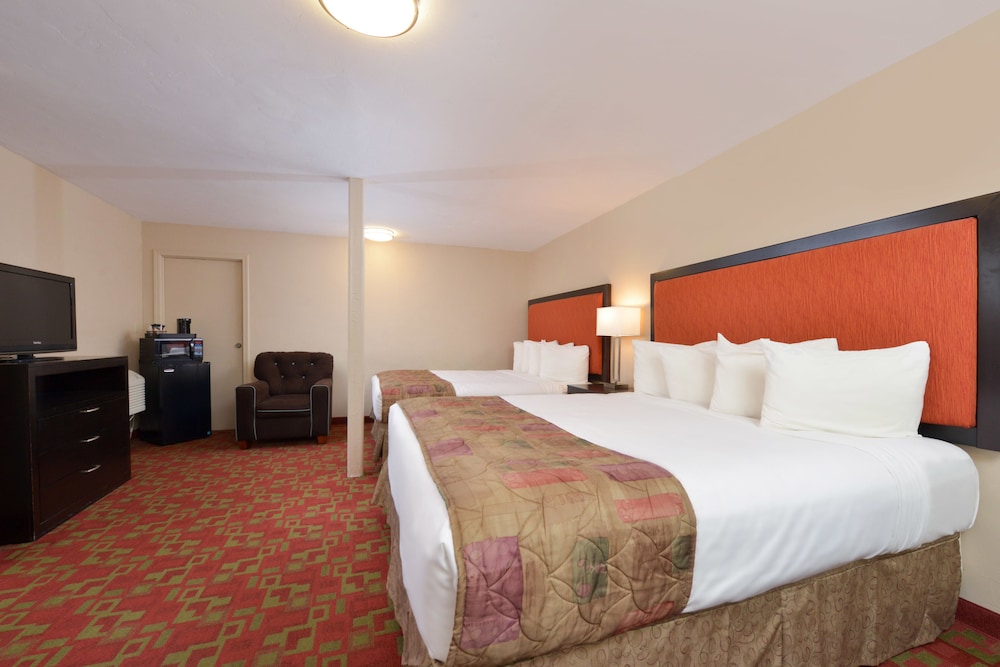 Pacific Shores Inn 30/56