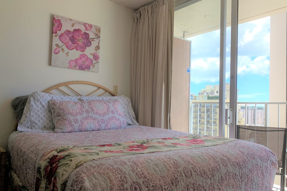Tropical Studios At Marine Surf Waikiki 16/50