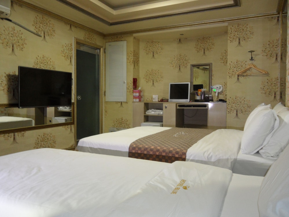 Blue Hotel 28/53