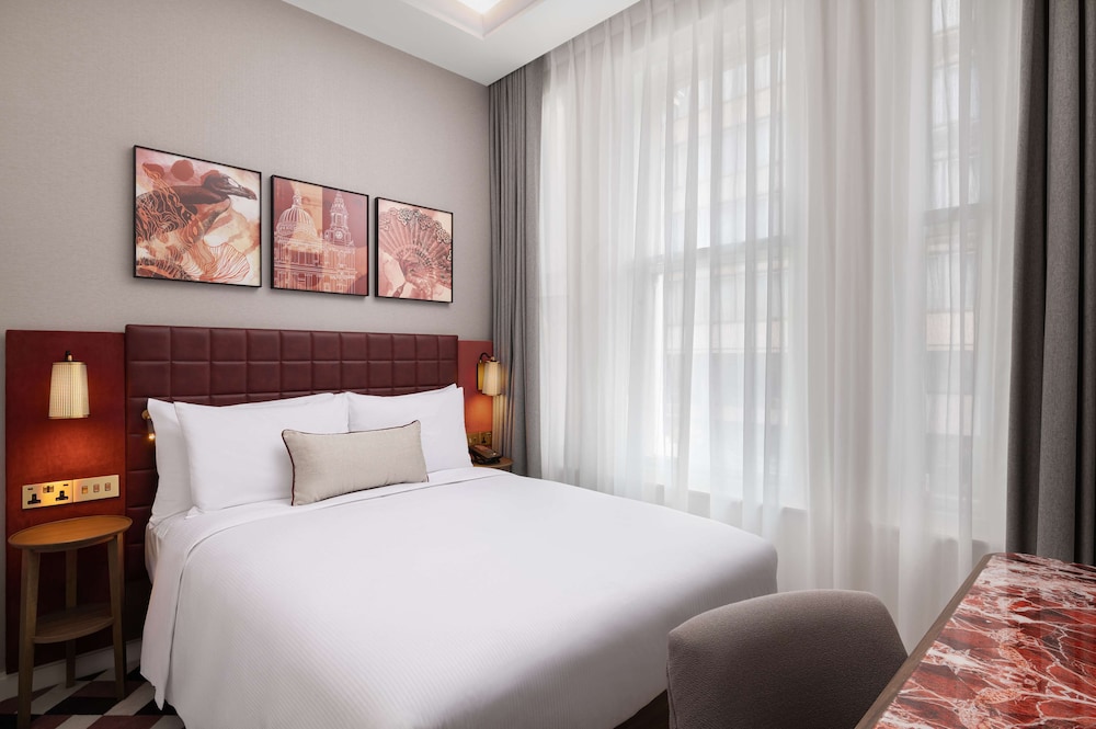 ROOM, QUEEN BED