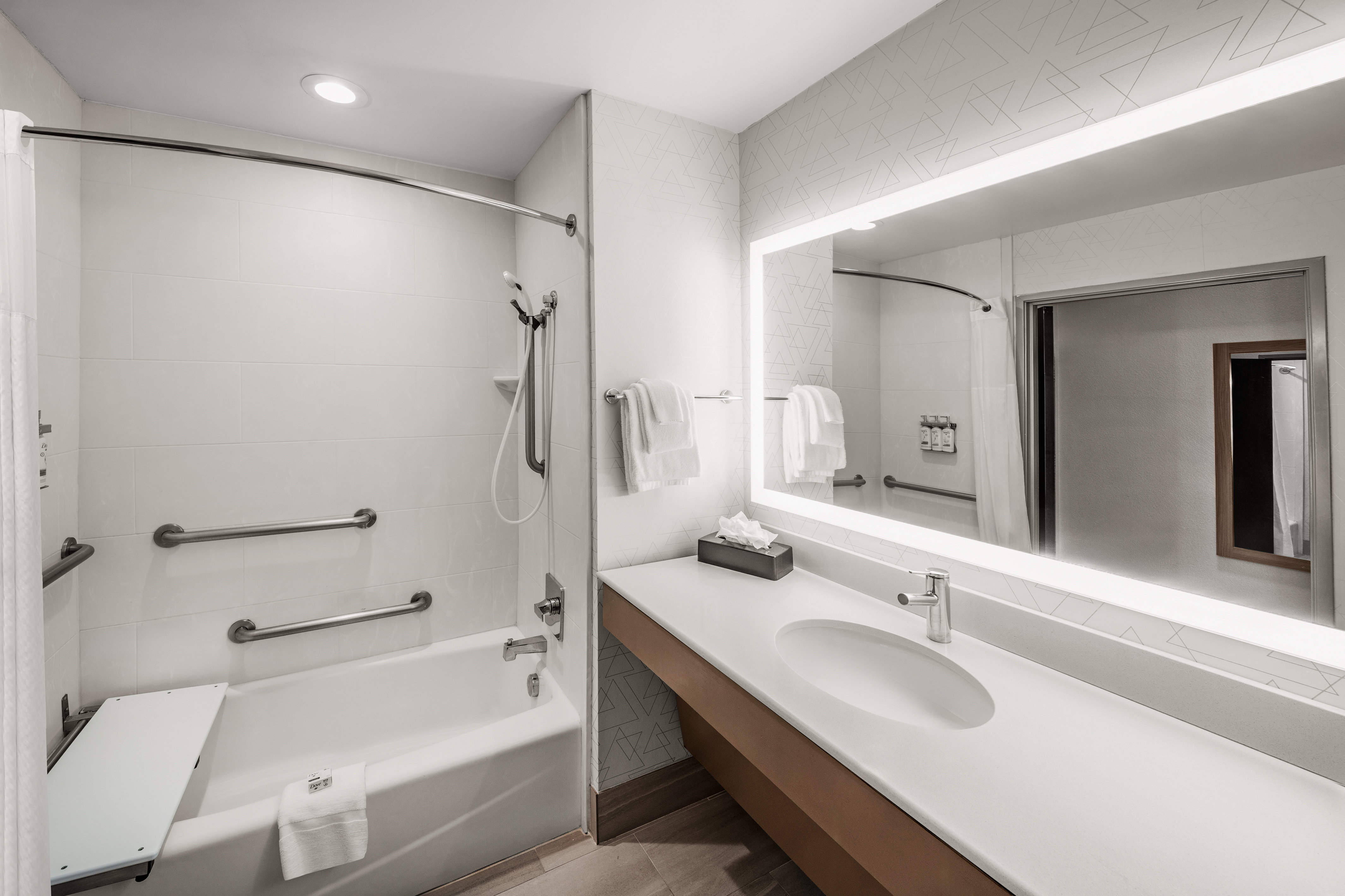 Holiday Inn Express Suites San Antonio Se By At T Center 72/73