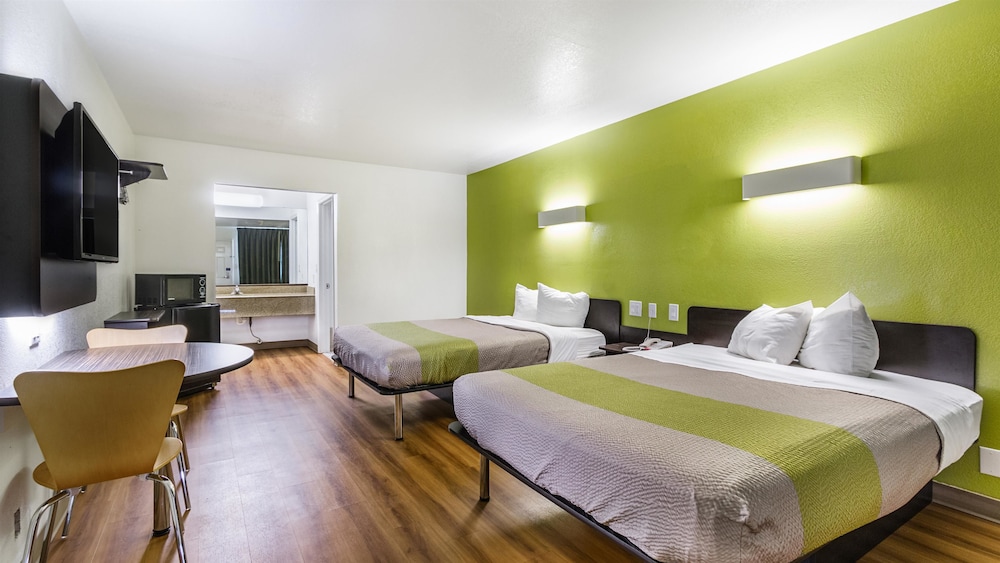 Motel6 San Marcos, TX - North 12/45