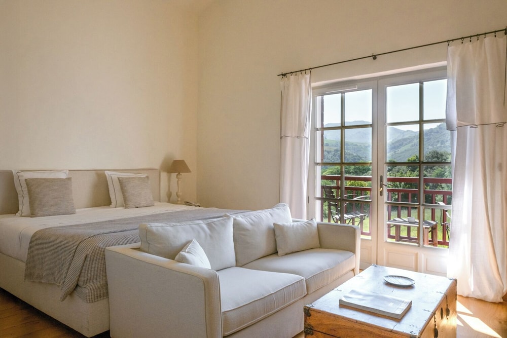 Hotel The Originals Auberge Ostape 26/50