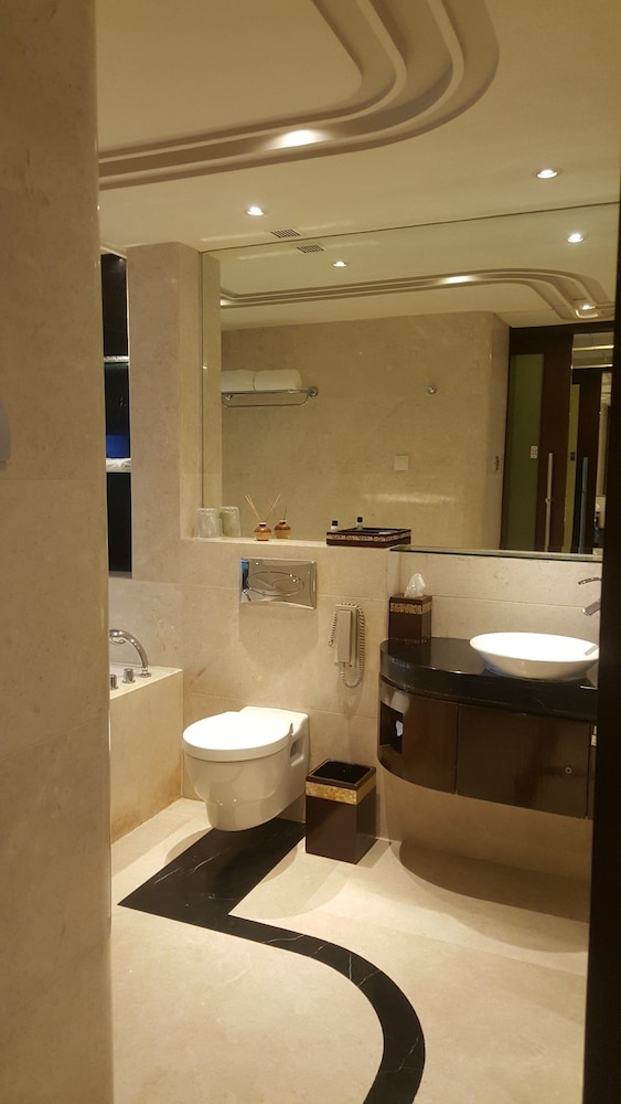Vivanta Hyderabad, Begumpet 20/55