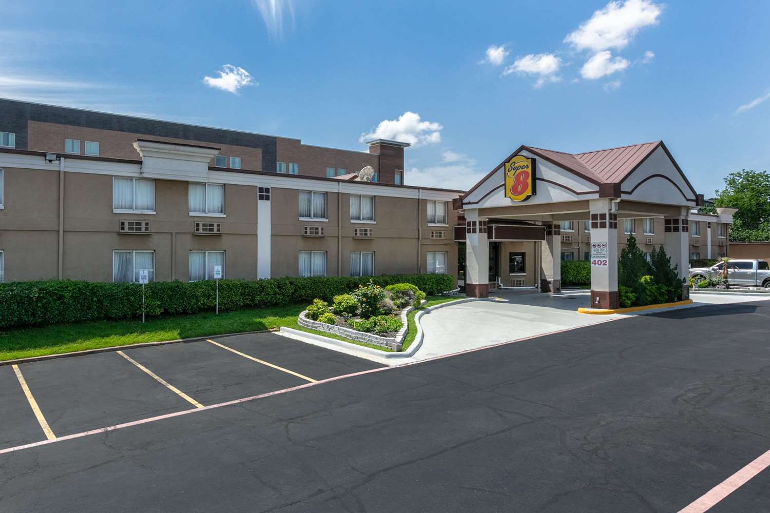 Super 8 By Wyndham Grand Prairie North 23/29
