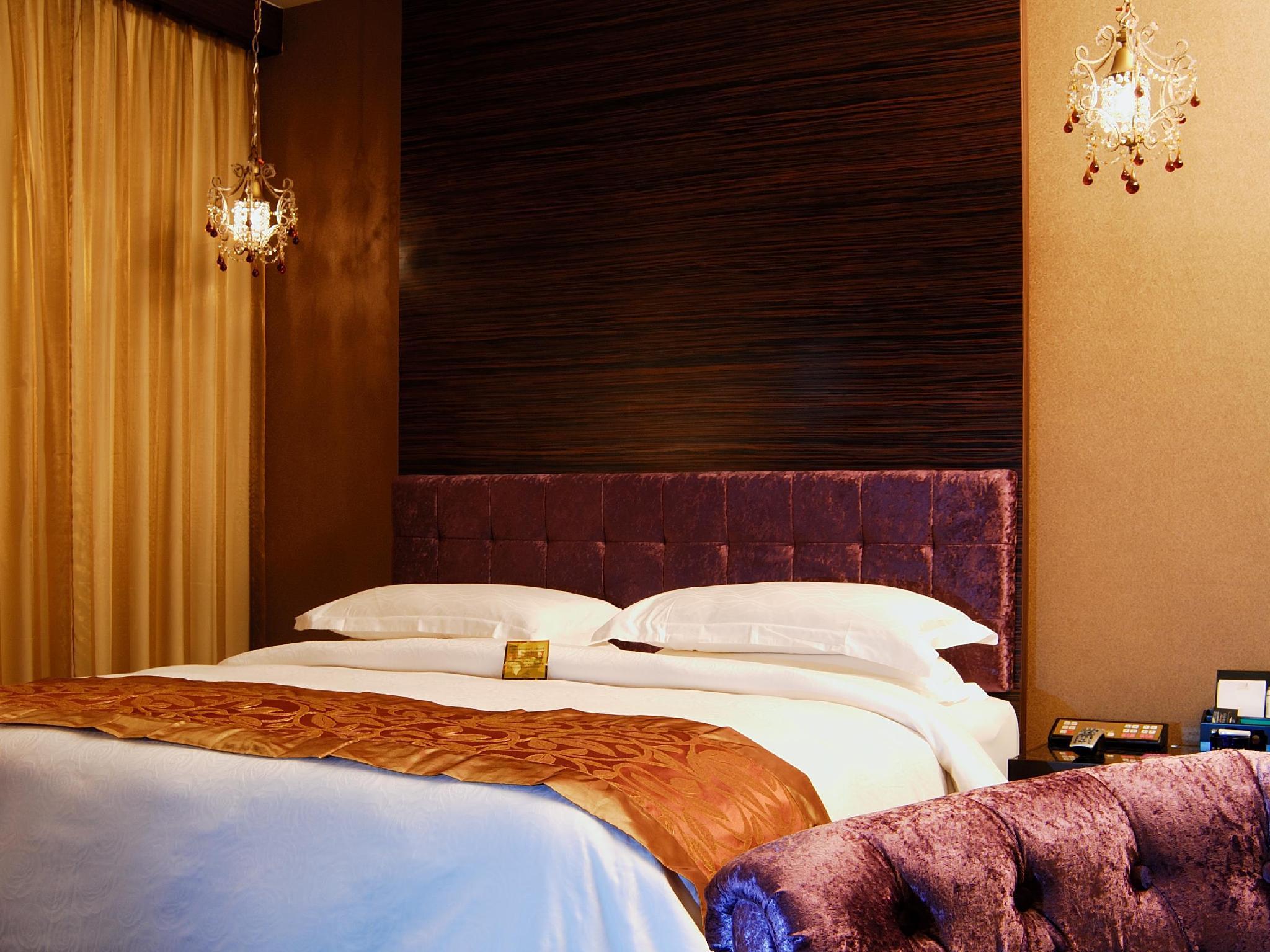 Sweet, Double Bed