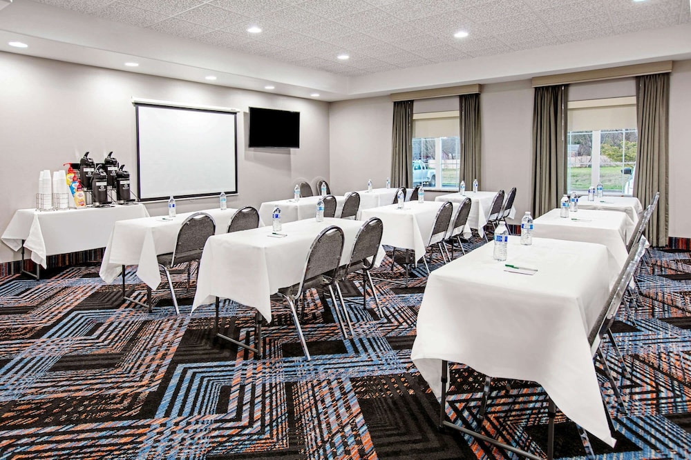 La Quinta Inn Suites By Wyndham Sulphur Springs 45/47