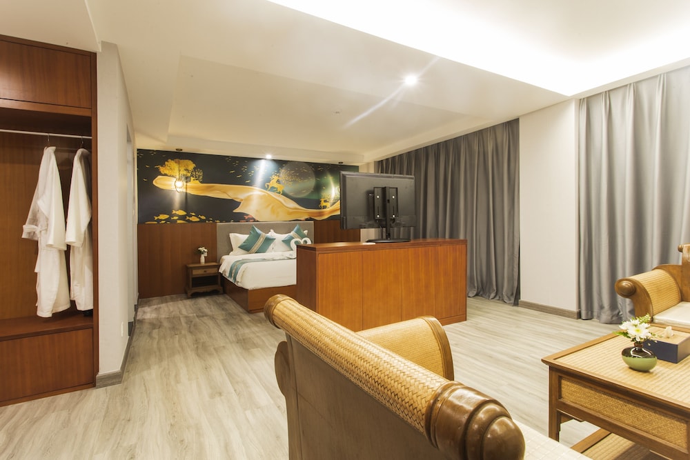 Thapae Twins Hotel 8/50