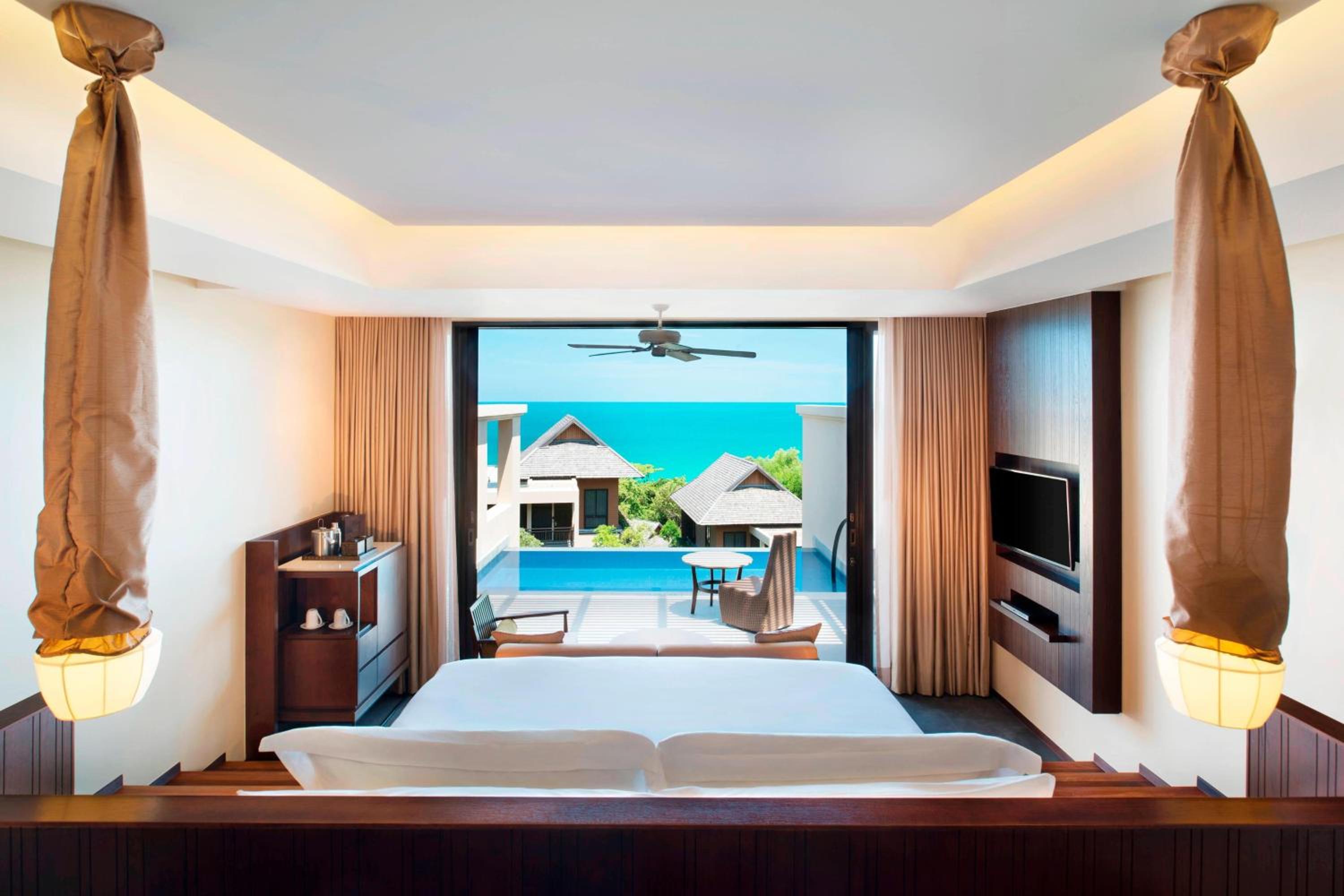 1 Bedroom, Pool, Ocean, Suite, King Bed, Sofa