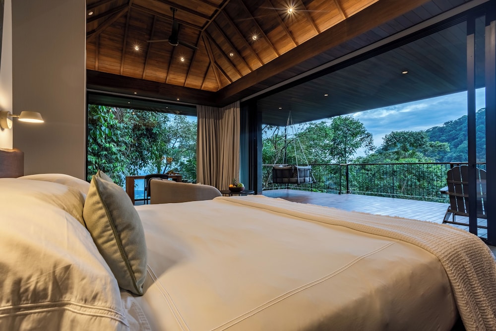 Tree House, Luxury, King Bed