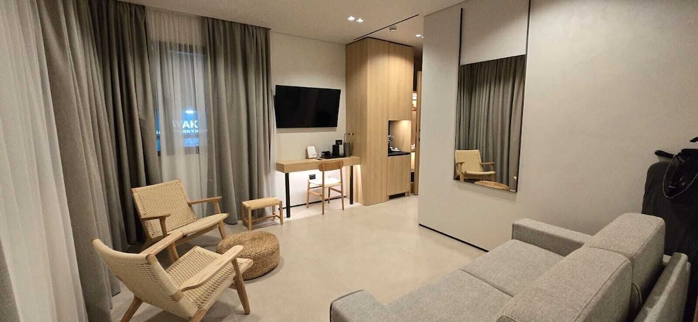 Lion Gate Hotel 29/50