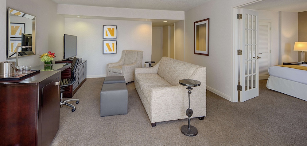 DoubleTree by Hilton Hotel Houston - Greenway Plaza 35/59