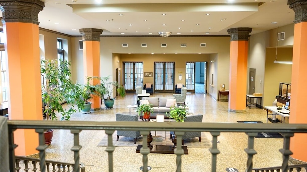 Grand Eastonian Suites Hotel 63/79