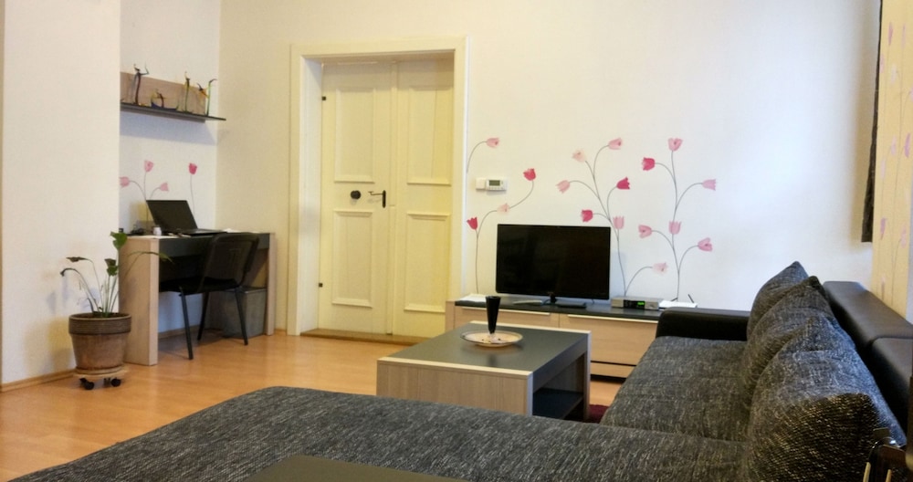 Apartments Tynska 7 40/50