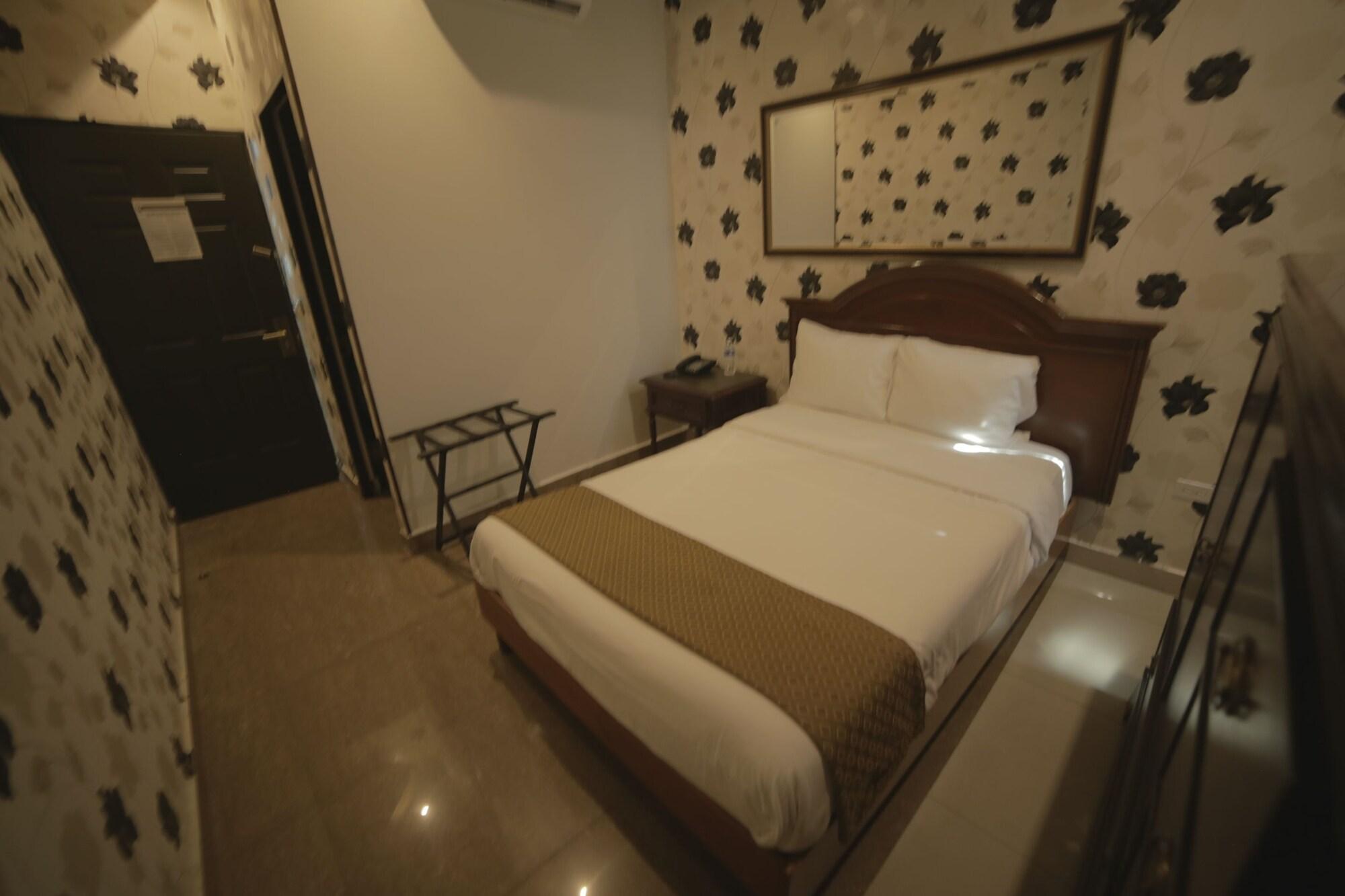 El Regio Hotel 11/17