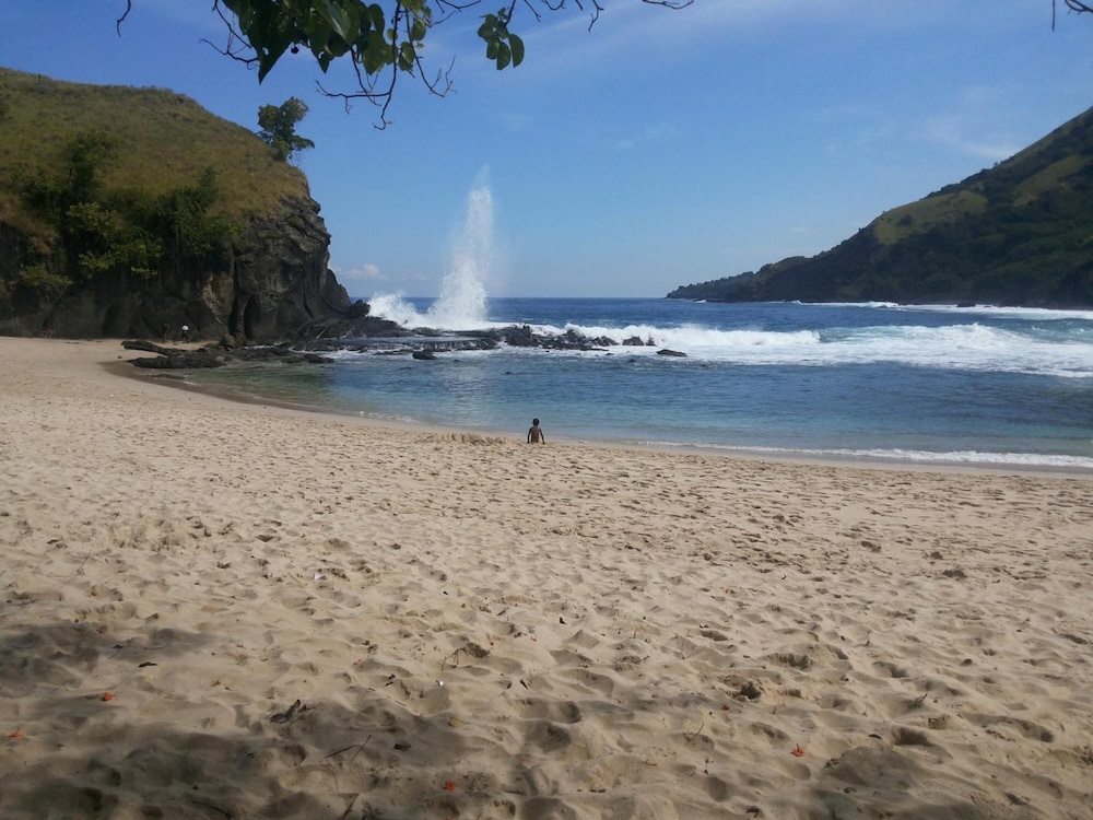 Sylvia Hotel Maumere 40/57