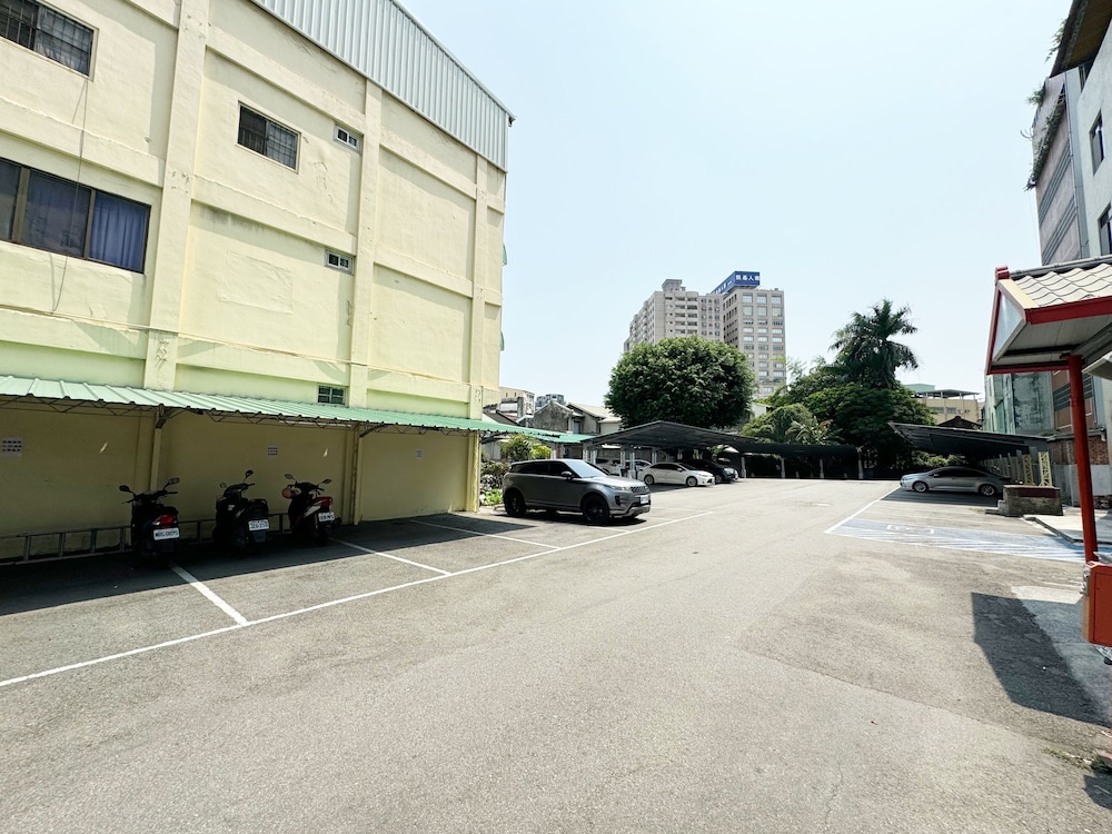 Ai-Lai Fashion Hotel 58/72