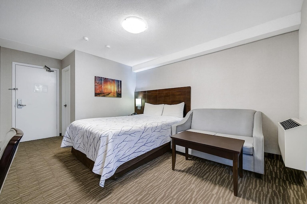 Deluxe Inn 16/70