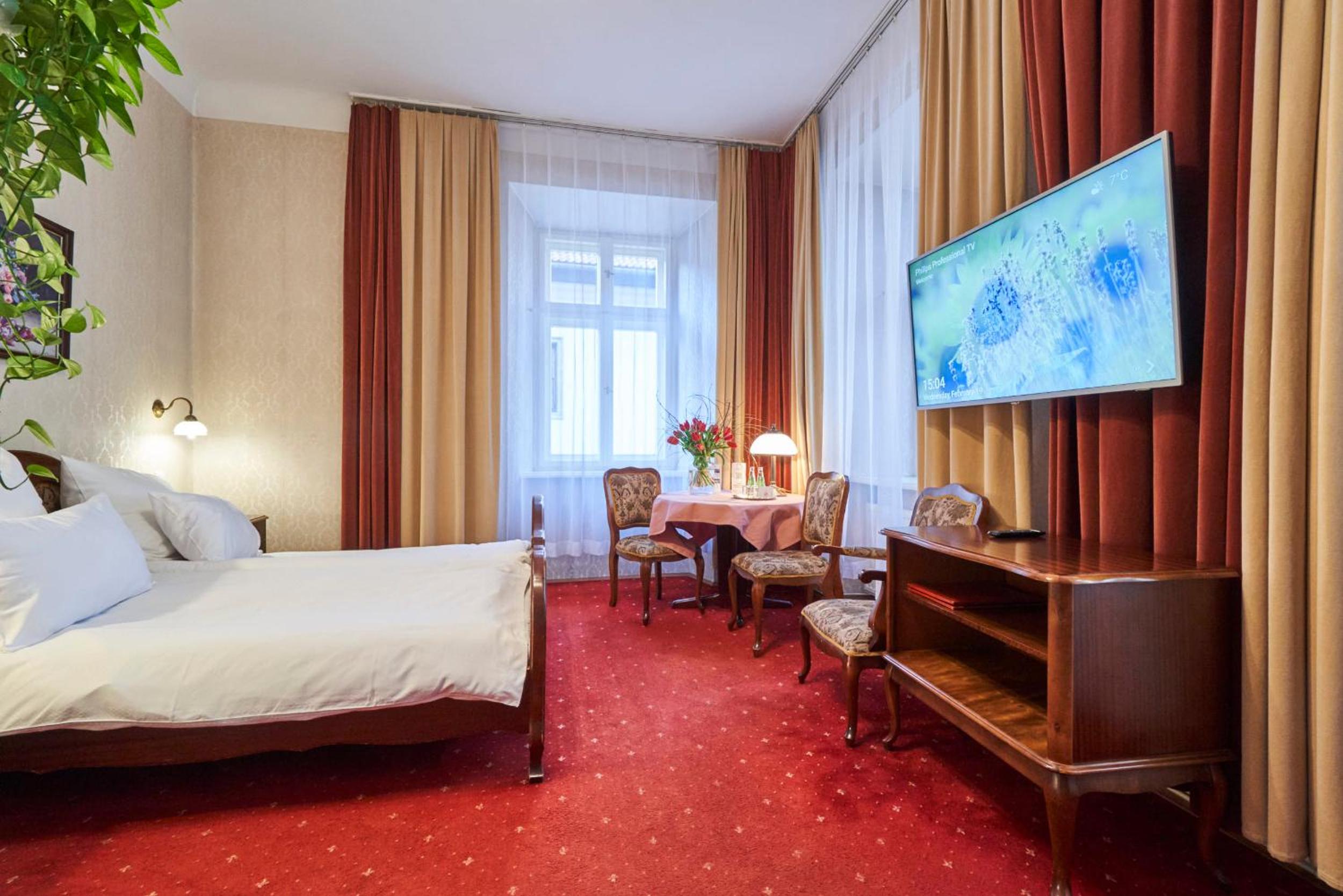 Standard, Double Bed, City View