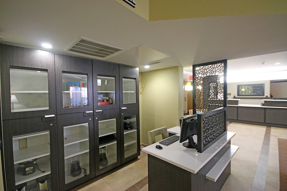 Candlewood Suites Newport News/Yorktown 27/39