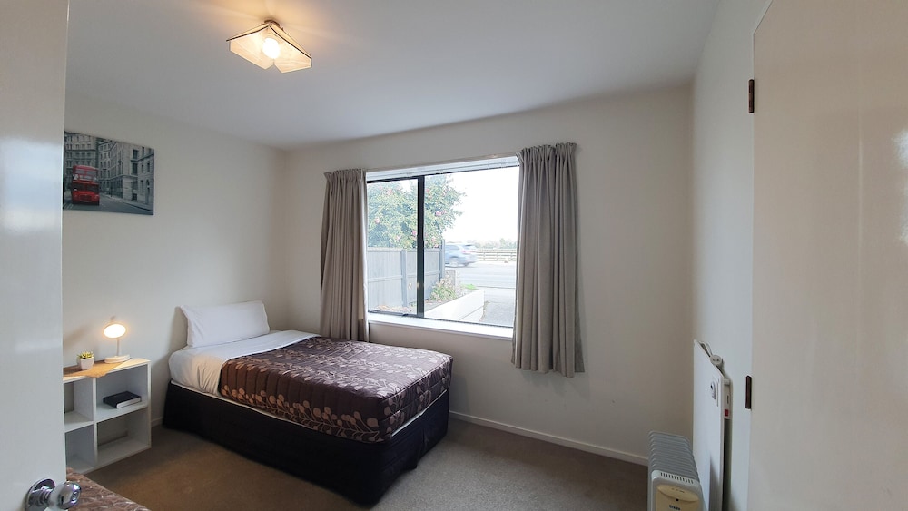 Airways Motel 12/31