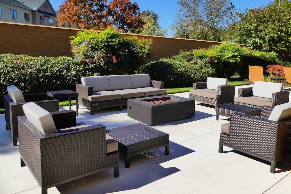 Courtyard Chesapeake Greenbrier 28/42