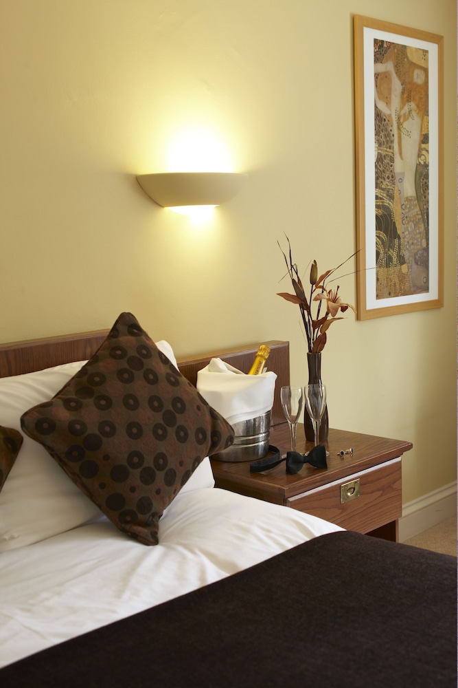 Flackley Ash Hotel 5/41
