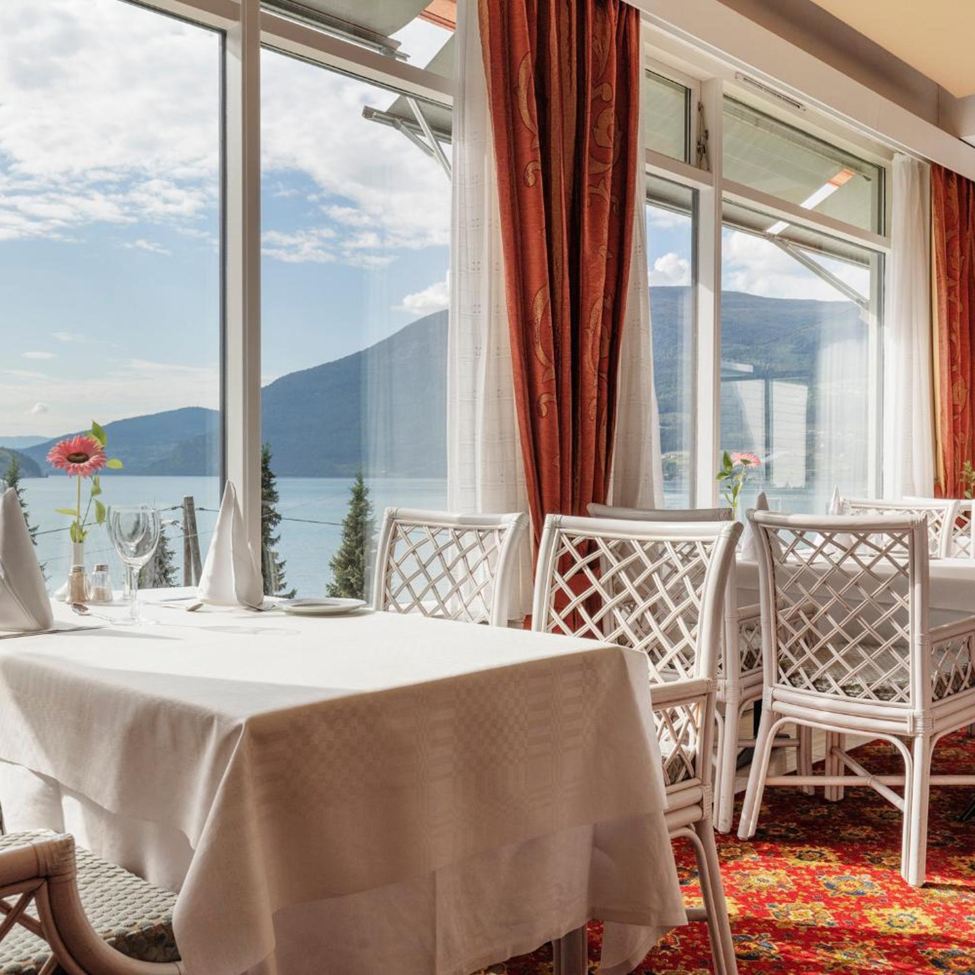 Olden Fjordhotel 15/50