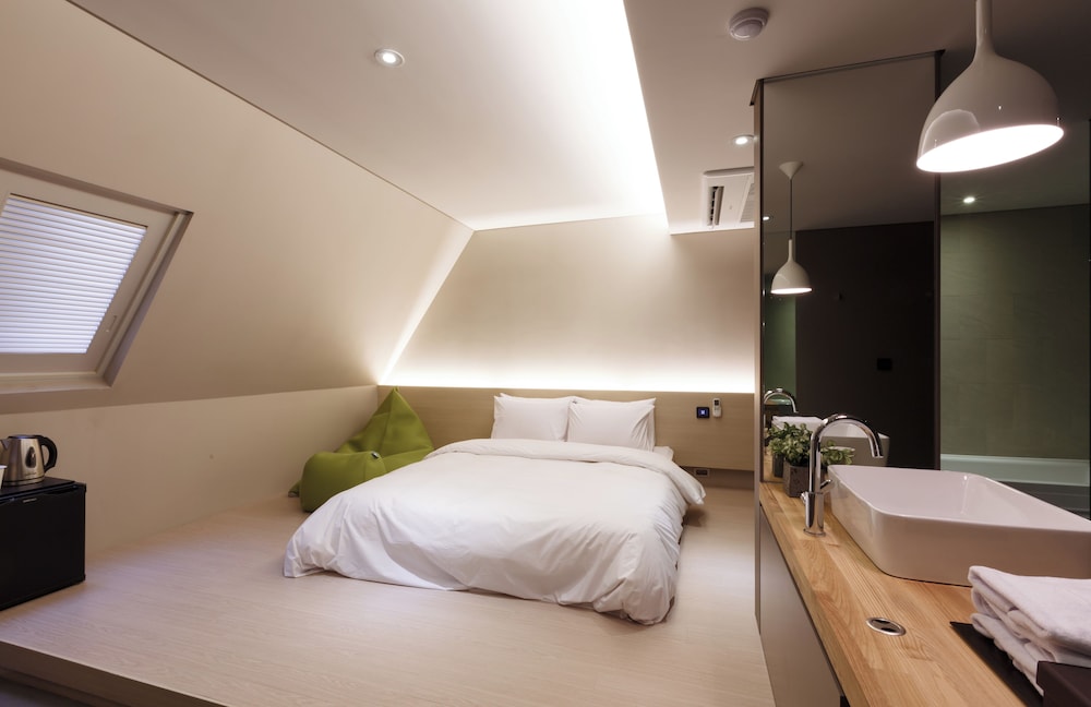 H Hotel Seocho 38/39