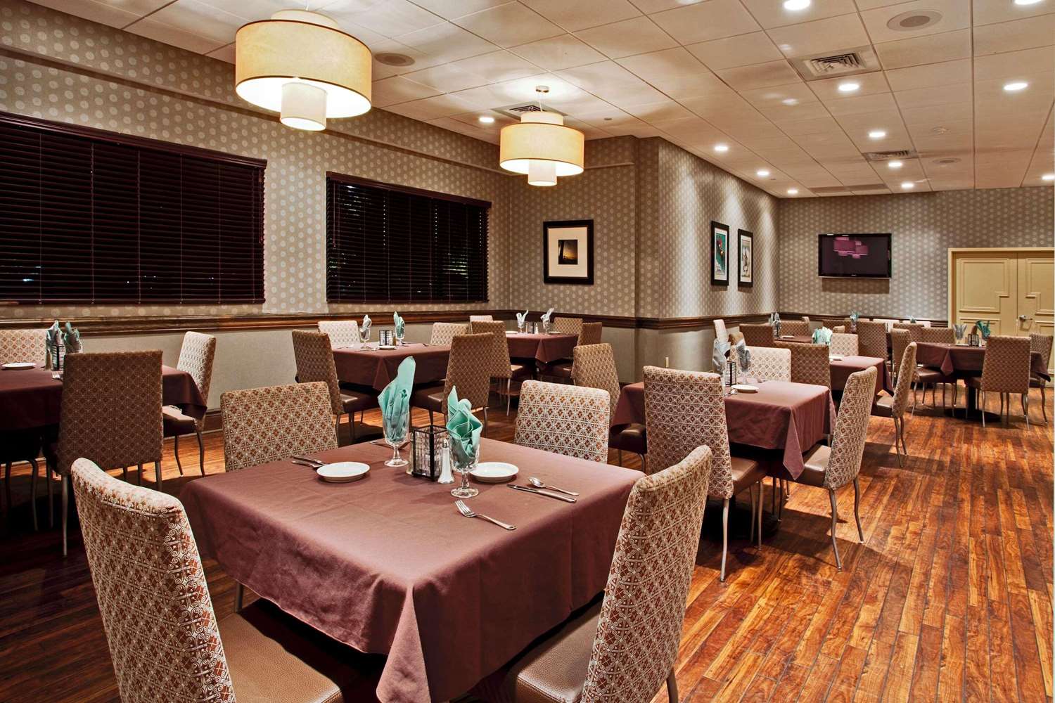Radisson Hotel Freehold 16/17