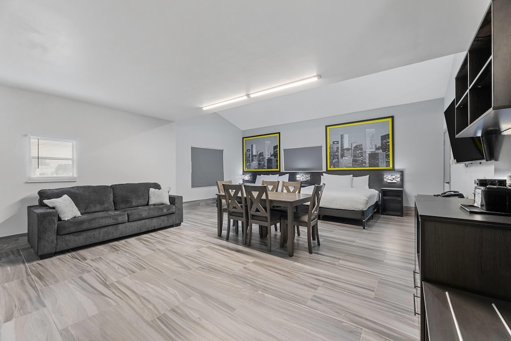 Super 8 by Wyndham Texas City 30/50