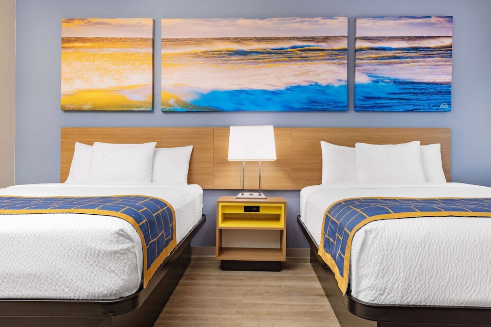 Days Inn & Suites by Wyndham Savannah Midtown 16/56