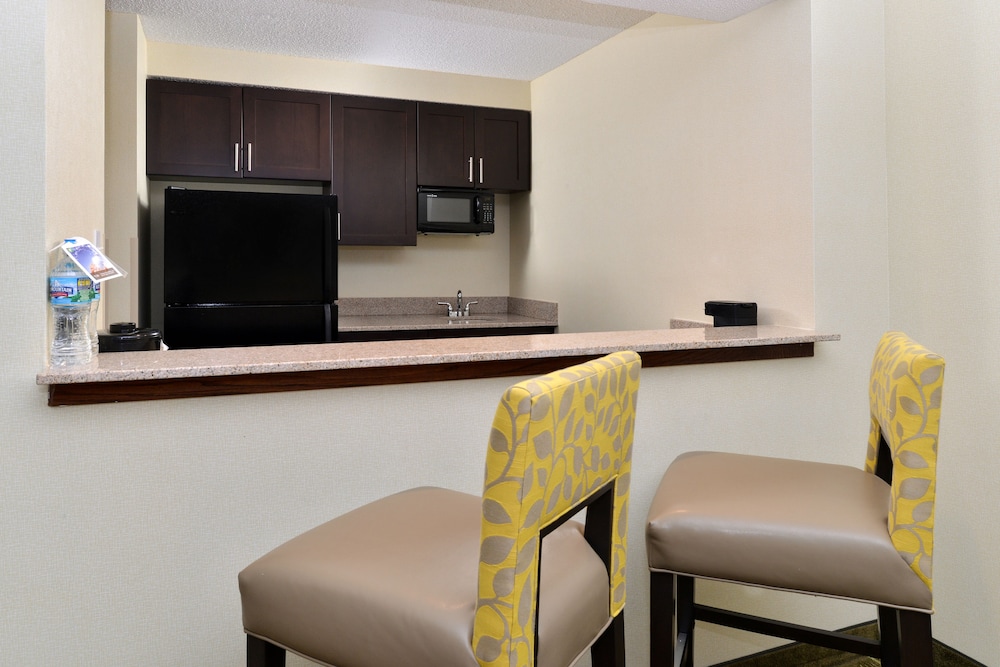 Holiday Inn Express And Suites Indianapolis W Airport Area 56/65