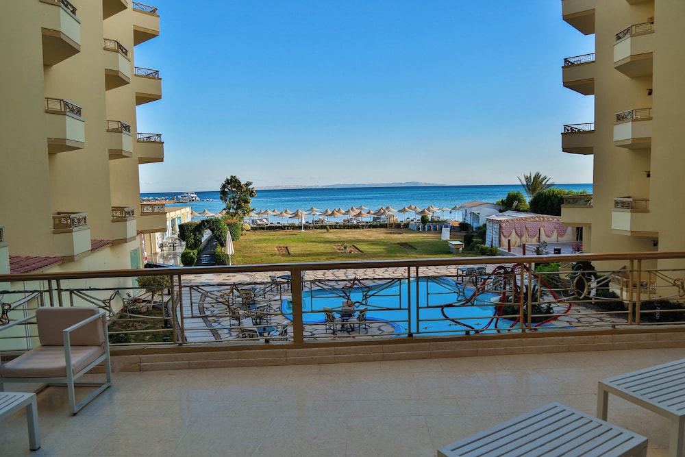 Magic Beach Hotel 20/50