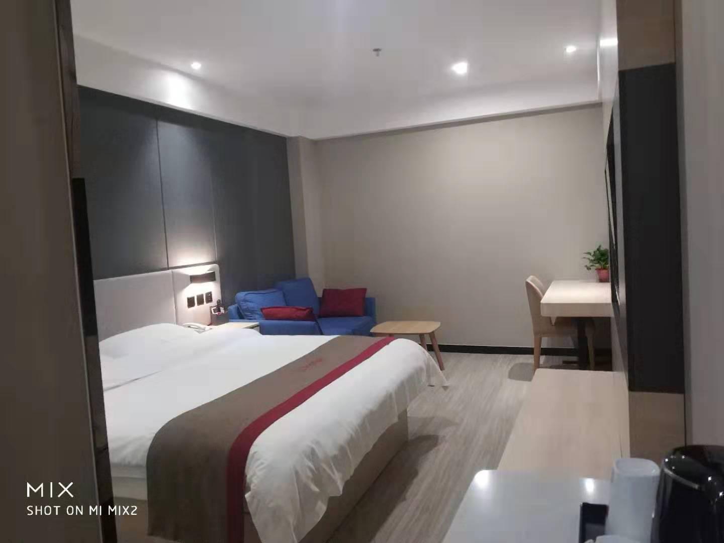 Select, Double Bed, No Window
