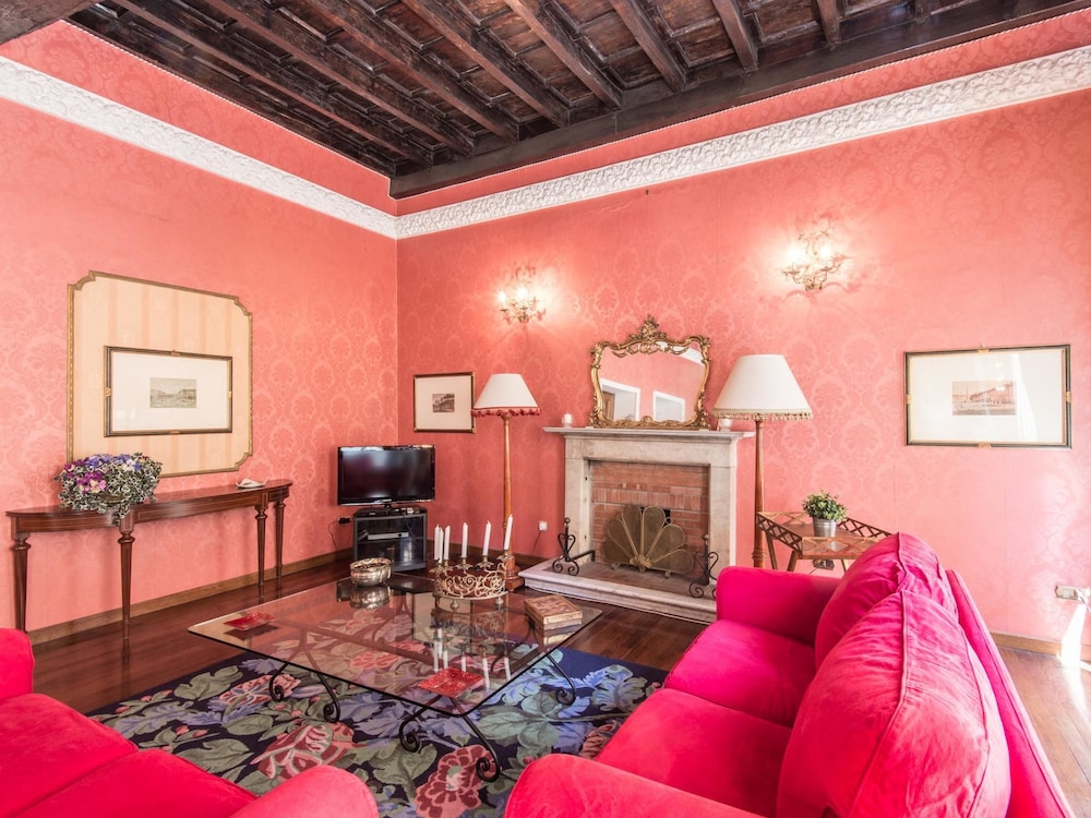 RSH Spanish Steps Luxury Apartment 26/44