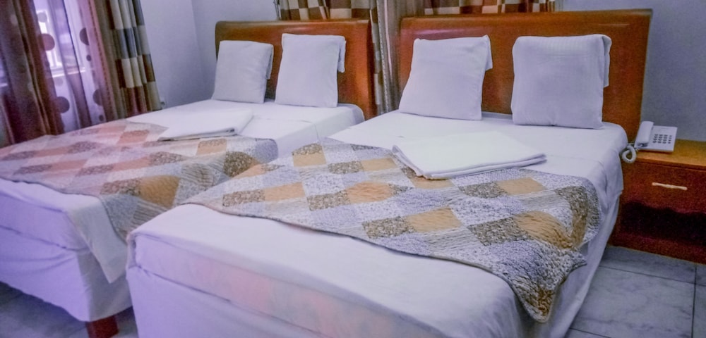Silver Hotel 23/33
