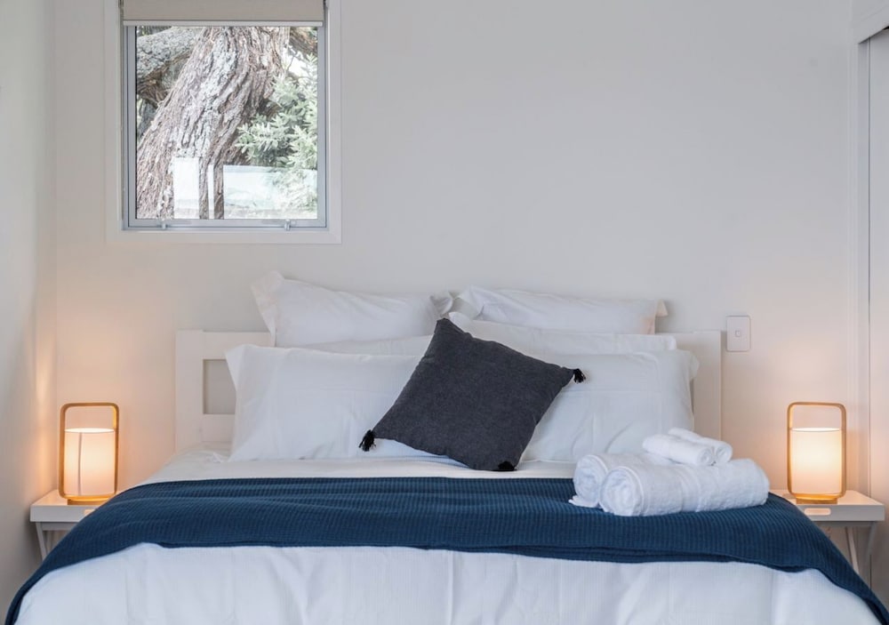 Upstairs, Apartment, King Bed, Water Front