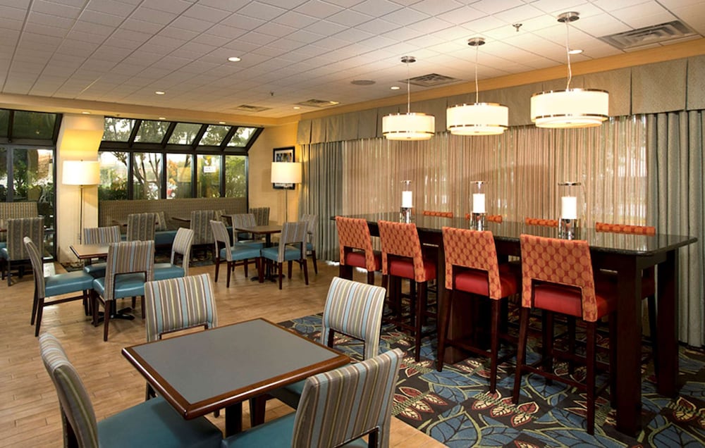 Hampton Inn Fairfax City 32/40