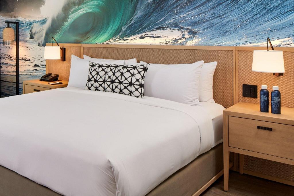 Lanai, Resort, Guest Room, King Bed, Partial Ocean View, Sofa, Low Floor، The Ritz-Carlton O ahu, Turtle Bay 2/7