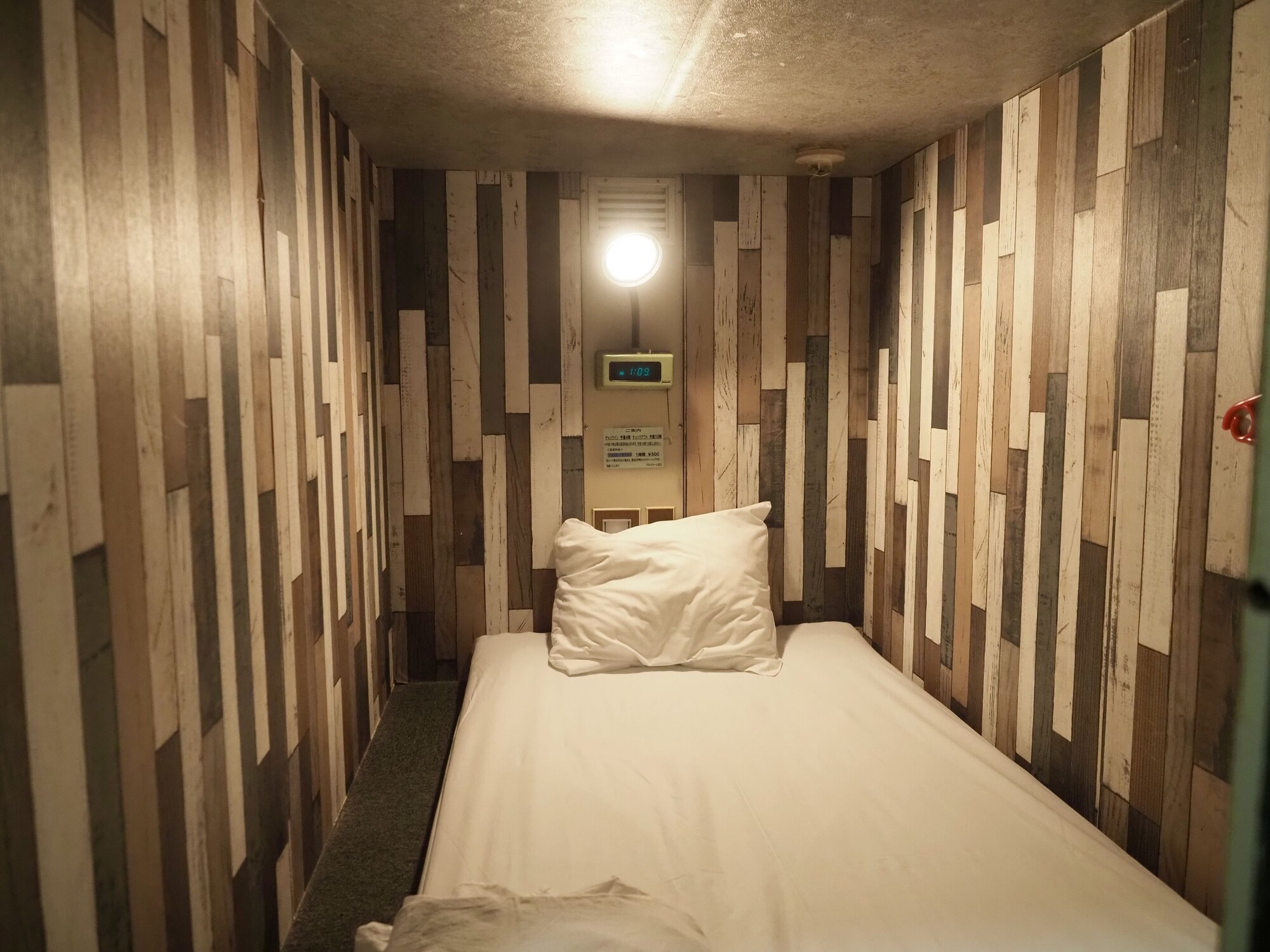 CAPSULE, MALE DORM